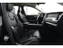 Volvo XC60 2.0 T6 Plug-in hybrid AWD Plus Dark | 350 PK | Panoramadak | Leder | Trekhaak | Volvo XC60 2.0 T6 Plug-in Hybrid AWD Plus Dark met 2.0 viercilinder plug-in hybride aandrijflijn en 350 PK, voorzien van luxe lederen bekleding, elektrisch verstelbare en verwarmde voorstoele