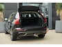 Volvo XC60 2.0 T6 Plug-in hybrid AWD Plus Dark | 350 PK | Panoramadak | Leder | Trekhaak | Volvo XC60 2.0 T6 Plug-in Hybrid AWD Plus Dark met 2.0 viercilinder plug-in hybride aandrijflijn en 350 PK, voorzien van luxe lederen bekleding, elektrisch verstelbare en verwarmde voorstoele