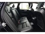 Volvo XC60 2.0 T6 Plug-in hybrid AWD Plus Dark | 350 PK | Panoramadak | Leder | Trekhaak | Volvo XC60 2.0 T6 Plug-in Hybrid AWD Plus Dark met 2.0 viercilinder plug-in hybride aandrijflijn en 350 PK, voorzien van luxe lederen bekleding, elektrisch verstelbare en verwarmde voorstoele