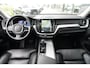 Volvo XC60 2.0 T6 Plug-in hybrid AWD Plus Dark | 350 PK | Panoramadak | Leder | Trekhaak | Volvo XC60 2.0 T6 Plug-in Hybrid AWD Plus Dark met 2.0 viercilinder plug-in hybride aandrijflijn en 350 PK, voorzien van luxe lederen bekleding, elektrisch verstelbare en verwarmde voorstoele