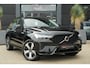 Volvo XC60 2.0 T6 Plug-in hybrid AWD Plus Dark | 350 PK | Panoramadak | Leder | Trekhaak | Volvo XC60 2.0 T6 Plug-in Hybrid AWD Plus Dark met 2.0 viercilinder plug-in hybride aandrijflijn en 350 PK, voorzien van luxe lederen bekleding, elektrisch verstelbare en verwarmde voorstoele