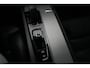 Volvo XC60 2.0 T6 Plug-in hybrid AWD Plus Dark | 350 PK | Panoramadak | Leder | Trekhaak | Volvo XC60 2.0 T6 Plug-in Hybrid AWD Plus Dark met 2.0 viercilinder plug-in hybride aandrijflijn en 350 PK, voorzien van luxe lederen bekleding, elektrisch verstelbare en verwarmde voorstoele
