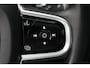Volvo XC60 2.0 T6 Plug-in hybrid AWD Plus Dark | 350 PK | Panoramadak | Leder | Trekhaak | Volvo XC60 2.0 T6 Plug-in Hybrid AWD Plus Dark met 2.0 viercilinder plug-in hybride aandrijflijn en 350 PK, voorzien van luxe lederen bekleding, elektrisch verstelbare en verwarmde voorstoele