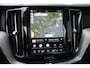 Volvo XC60 2.0 T6 Plug-in hybrid AWD Plus Dark | 350 PK | Panoramadak | Leder | Trekhaak | Volvo XC60 2.0 T6 Plug-in Hybrid AWD Plus Dark met 2.0 viercilinder plug-in hybride aandrijflijn en 350 PK, voorzien van luxe lederen bekleding, elektrisch verstelbare en verwarmde voorstoele