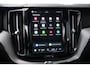 Volvo XC60 2.0 T6 Plug-in hybrid AWD Plus Dark | 350 PK | Panoramadak | Leder | Trekhaak | Volvo XC60 2.0 T6 Plug-in Hybrid AWD Plus Dark met 2.0 viercilinder plug-in hybride aandrijflijn en 350 PK, voorzien van luxe lederen bekleding, elektrisch verstelbare en verwarmde voorstoele