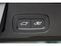Volvo XC60 2.0 T6 Plug-in hybrid AWD Plus Dark | 350 PK | Panoramadak | Leder | Trekhaak | Volvo XC60 2.0 T6 Plug-in Hybrid AWD Plus Dark met 2.0 viercilinder plug-in hybride aandrijflijn en 350 PK, voorzien van luxe lederen bekleding, elektrisch verstelbare en verwarmde voorstoele