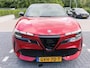 Alfa Romeo Junior Elettrica Speciale 54 kWh | 97% SOH | Carplay | Clima | Adaptieve cruise | Camera | Stoelverwarming | Elektrische stoel | Parkeersenoren Voor en Achter