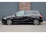 Mercedes-Benz B-klasse 180 Automaat | Dealer Onderhouden | Leder | Trekhaak | High Perf. LED | Regensensor | Cruise Control | Privacy Glas | Navigatie |