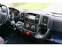 Peugeot Boxer 335 2.2 BlueHDi 140 L3H2 Asphalt in nieuwstaat |6.329 km |BPM vrij |2 stoelen en 2 airbags |Trekhaak |Camera |Cruise |Navi |Airco |Parkeersensoren |EURO6 |1e eigenaar |3500 KG