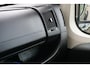 Peugeot Boxer 335 2.2 BlueHDi 140 L3H2 Asphalt in nieuwstaat |6.329 km |BPM vrij |2 stoelen en 2 airbags |Trekhaak |Camera |Cruise |Navi |Airco |Parkeersensoren |EURO6 |1e eigenaar |3500 KG