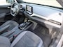Volkswagen ID.4 Pro 77 kWh 150KW | Panoramadak | Warmtepomp | 21"Inch | Matrix LED IQ Light | Stoel&Stuurverwarming | Trekhaak | Adaptive Cruise |
