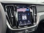 Volvo V60 T8 Recharge Plus Dark | 18" Allseason | Trekhaak | Panoramadak | Head-Up | 360 Camera | Elektr. verst. Sportstoelen | Getint Glas