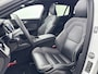 Volvo V60 T8 Recharge Plus Dark | 18" Allseason | Trekhaak | Panoramadak | Head-Up | 360 Camera | Elektr. verst. Sportstoelen | Getint Glas