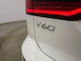 Volvo V60 T8 Recharge Plus Dark | 18" Allseason | Trekhaak | Panoramadak | Head-Up | 360 Camera | Elektr. verst. Sportstoelen | Getint Glas