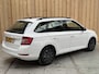 Skoda Fabia Combi 1.0 TSI Ambition Apple CarPlay/Android Auto | Airconditioning | Cruise control | DAB ontvanger | Multifunctioneel stuurwiel | Navigatiesysteem | Signaalkleur | Parkeersensoren achter