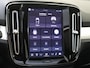 Volvo XC40 B4 Plus Dark | Panoramadak | Trekhaak | Harman/Kardon | Dodehoekdetectie |