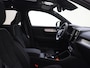 Volvo XC40 B4 Plus Dark | Panoramadak | Trekhaak | Harman/Kardon | Dodehoekdetectie |