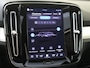 Volvo XC40 B4 Plus Dark | Panoramadak | Trekhaak | Harman/Kardon | Dodehoekdetectie |