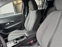 Peugeot 208 Hybrid 100 e-DCS6 Allure LED | 16" Lichtmetaal | Parkeersensoren Rondom | Carplay | Climate Control | Getinte ruiten. | Achterspoiler | Apple Carplay/Android Auto|telefoonintegratie premium | Armsteun voor