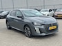 Peugeot 208 Hybrid 100 e-DCS6 Allure LED | 16" Lichtmetaal | Parkeersensoren Rondom | Carplay | Climate Control | Getinte ruiten. | Achterspoiler | Apple Carplay/Android Auto|telefoonintegratie premium | Armsteun voor