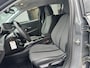 Peugeot 208 Hybrid 100 e-DCS6 Allure LED | 16" Lichtmetaal | Parkeersensoren Rondom | Carplay | Climate Control | Getinte ruiten. | Achterspoiler | Apple Carplay/Android Auto|telefoonintegratie premium | Armsteun voor