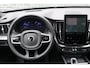Volvo XC60 2.0 T6 Plug-in Hybrid AWD Ultra Black Edition | PHEV Long Range | Trekhaak | Luchtvering | Harman Kardon Audio | Head-up Display | 360 Graden Camera | Keyless Entry | Elektrische Achterklep | Elektrisch Verstelbare Voorstoelen | Stoelverwarming voor en achter | Cruise Control Adaptief | BLIS | Google Navigatie | Apple Carplay | Android Auto | Lichtmetalen Velgen 21 inch