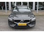 Volvo V60 B3 164PK Automaat Core | Camera | Verw. Stoel- & stuurwiel | Pilot Assist | BLIS | DAB Audio |