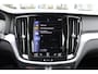 Volvo V60 B3 164PK Automaat Core | Camera | Verw. Stoel- & stuurwiel | Pilot Assist | BLIS | DAB Audio |
