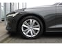 Volvo V60 B3 164PK Automaat Core | Camera | Verw. Stoel- & stuurwiel | Pilot Assist | BLIS | DAB Audio |