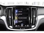 Volvo V60 B3 164PK Automaat Core | Camera | Verw. Stoel- & stuurwiel | Pilot Assist | BLIS | DAB Audio |