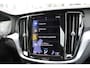 Volvo V60 B3 164PK Automaat Core | Camera | Verw. Stoel- & stuurwiel | Pilot Assist | BLIS | DAB Audio |