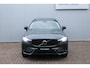 Volvo XC60 T6 Plug-in hybrid AWD Ultra Dark | Panoramadak | Luchtvering | Trekhaak | Head-up display | Verwarmbare voorstoelen, achterbank en stuurwiel | Premium audio by Harman Kardon | Adaptieve cruise control |