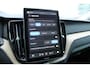 Volvo XC60 T6 Plug-in hybrid AWD Ultra Dark | Panoramadak | Luchtvering | Trekhaak | Head-up display | Verwarmbare voorstoelen, achterbank en stuurwiel | Premium audio by Harman Kardon | Adaptieve cruise control |
