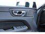 Volvo XC60 T6 Plug-in hybrid AWD Ultra Dark | Panoramadak | Luchtvering | Trekhaak | Head-up display | Verwarmbare voorstoelen, achterbank en stuurwiel | Premium audio by Harman Kardon | Adaptieve cruise control |