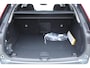 Volvo XC60 T6 Plug-in hybrid AWD Ultra Dark | Panoramadak | Luchtvering | Trekhaak | Head-up display | Verwarmbare voorstoelen, achterbank en stuurwiel | Premium audio by Harman Kardon | Adaptieve cruise control |