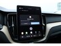 Volvo XC60 T6 Plug-in hybrid AWD Ultra Dark | Panoramadak | Luchtvering | Trekhaak | Head-up display | Verwarmbare voorstoelen, achterbank en stuurwiel | Premium audio by Harman Kardon | Adaptieve cruise control |