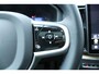Volvo XC60 T6 Plug-in hybrid AWD Ultra Dark | Panoramadak | Luchtvering | Trekhaak | Head-up display | Verwarmbare voorstoelen, achterbank en stuurwiel | Premium audio by Harman Kardon | Adaptieve cruise control |