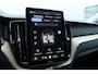 Volvo XC60 T6 Plug-in hybrid AWD Ultra Dark | Panoramadak | Luchtvering | Trekhaak | Head-up display | Verwarmbare voorstoelen, achterbank en stuurwiel | Premium audio by Harman Kardon | Adaptieve cruise control |