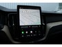 Volvo XC60 T6 Plug-in hybrid AWD Ultra Dark | Panoramadak | Luchtvering | Trekhaak | Head-up display | Verwarmbare voorstoelen, achterbank en stuurwiel | Premium audio by Harman Kardon | Adaptieve cruise control |