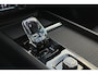 Volvo XC60 T8 Plug-in hybrid AWD Ultra Black Edition | Eerste registratie sept. 2026 | Luchtvering | Bowers & Wilkins | Panoramisch-/ schuifkanteldak | Geventileerde voorstoelen | Massagefunctie voorstoelen | 22 inch. lichtmetalen velgen | Extra getint glas | 360 graden camera | Elektrische voorstoelen met geheugenfunctie | Head-up display | Stoel-/stuurwielverwarming | Verwarmde achterbank | Adaptieve cruise control | BLIS