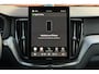 Volvo XC60 T8 Plug-in hybrid AWD Ultra Black Edition | Eerste registratie sept. 2026 | Luchtvering | Bowers & Wilkins | Panoramisch-/ schuifkanteldak | Geventileerde voorstoelen | Massagefunctie voorstoelen | 22 inch. lichtmetalen velgen | Extra getint glas | 360 graden camera | Elektrische voorstoelen met geheugenfunctie | Head-up display | Stoel-/stuurwielverwarming | Verwarmde achterbank | Adaptieve cruise control | BLIS