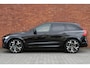 Volvo XC60 T8 Plug-in hybrid AWD Ultra Black Edition | Eerste registratie sept. 2026 | Luchtvering | Bowers & Wilkins | Panoramisch-/ schuifkanteldak | Geventileerde voorstoelen | Massagefunctie voorstoelen | 22 inch. lichtmetalen velgen | Extra getint glas | 360 graden camera | Elektrische voorstoelen met geheugenfunctie | Head-up display | Stoel-/stuurwielverwarming | Verwarmde achterbank | Adaptieve cruise control | BLIS
