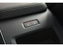 Volvo XC60 T8 Plug-in hybrid AWD Ultra Black Edition | Eerste registratie sept. 2026 | Luchtvering | Bowers & Wilkins | Panoramisch-/ schuifkanteldak | Geventileerde voorstoelen | Massagefunctie voorstoelen | 22 inch. lichtmetalen velgen | Extra getint glas | 360 graden camera | Elektrische voorstoelen met geheugenfunctie | Head-up display | Stoel-/stuurwielverwarming | Verwarmde achterbank | Adaptieve cruise control | BLIS