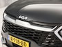 Kia Sportage 1.6 T-GDi Hybrid DynamicPlusLine Automaat (PANORAMADAK, STOEL/STUURVERWARMING, APPLE CARPLAY, GROOT NAVI, ADAPTIVE CRUISE, LEDER, GETINT GLAS, SPORTSTOELEN, KEYLESS, SFEERVERLICHTING, NIEUWSTAAT)
