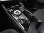 Kia Sportage 1.6 T-GDi Hybrid DynamicPlusLine Automaat (PANORAMADAK, STOEL/STUURVERWARMING, APPLE CARPLAY, GROOT NAVI, ADAPTIVE CRUISE, LEDER, GETINT GLAS, SPORTSTOELEN, KEYLESS, SFEERVERLICHTING, NIEUWSTAAT)