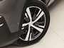 Peugeot 5008 1.2 PureTech GT-Line 7 Persoons (PANORAMADAK, APPLE CARPLAY, LEDER, STOELVERWARMING, 360 CAMERA, DRIVE SELECT, KEYLESS, GETINT GLAS, NIEUWSTAAT)