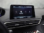Peugeot 5008 1.2 PureTech GT-Line 7 Persoons (PANORAMADAK, APPLE CARPLAY, LEDER, STOELVERWARMING, 360 CAMERA, DRIVE SELECT, KEYLESS, GETINT GLAS, NIEUWSTAAT)