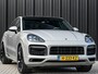 Porsche Cayenne Coupé 3.0 E-Hybrid | Sport Design | NL-Auto | Carbon Dak | Alcantara Hemel | Carbon Interieur | Luchtvering | Camera | Stuur- Stoelverwarming | Memory Seat | Soft Close | HIFI | Trekhaak |