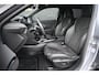 Peugeot e-2008 EV GT 54 kWh 94,44% SOH | Alcantara | Elektr. Stoelen | Navigatie | Stoelverwarming | Climate Control | Achteruitrijcamera | !!