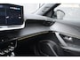 Peugeot e-2008 EV GT 54 kWh 94,44% SOH | Alcantara | Elektr. Stoelen | Navigatie | Stoelverwarming | Climate Control | Achteruitrijcamera | !!